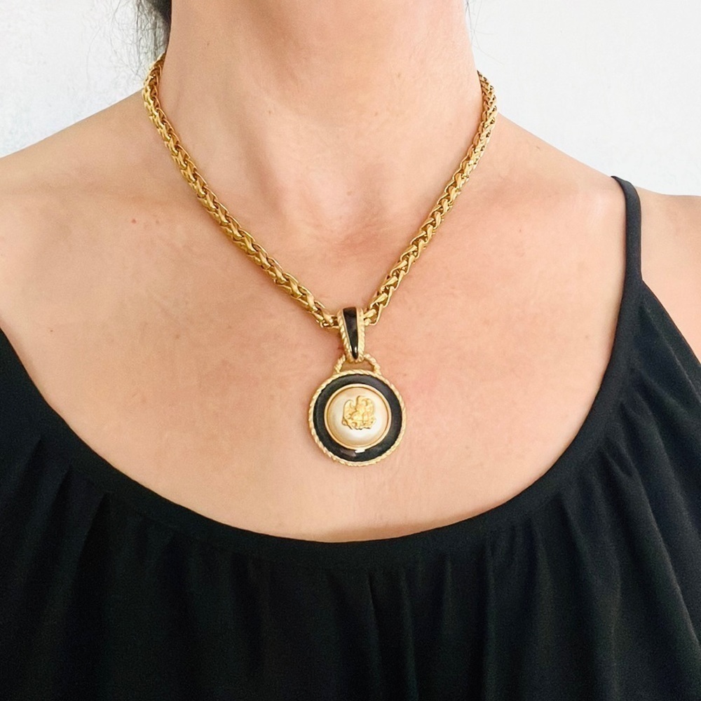 Richelieu Faux Pearl Necklace With Eagle